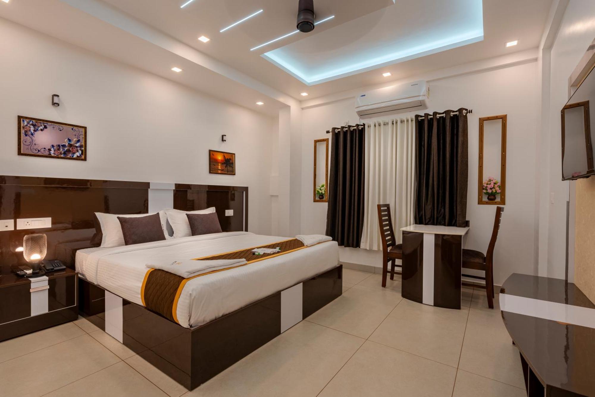 Cochin Airport Hotel Kochi Exterior photo